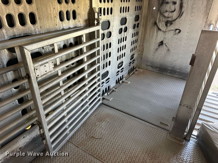 image for item EQ4698 2007 Barrett livestock trailer