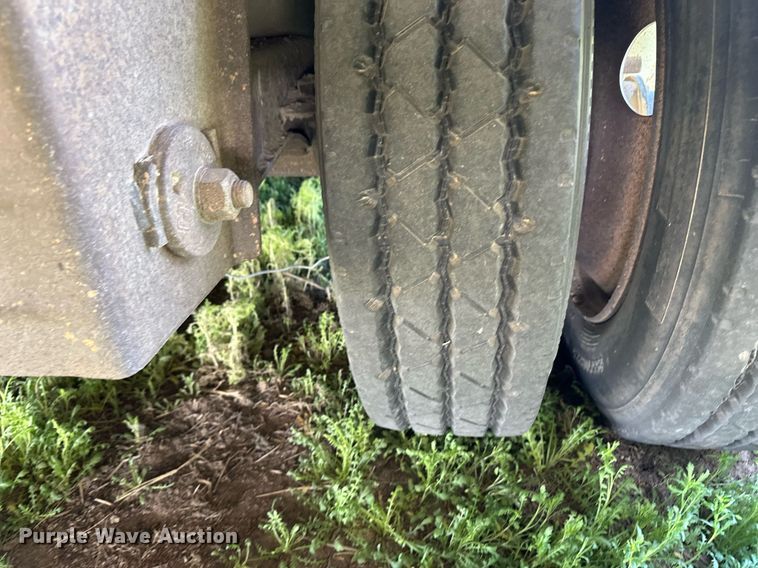 image for item EQ4698 2007 Barrett livestock trailer