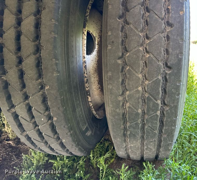 image for item EQ4698 2007 Barrett livestock trailer