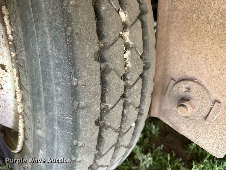 image for item EQ4698 2007 Barrett livestock trailer