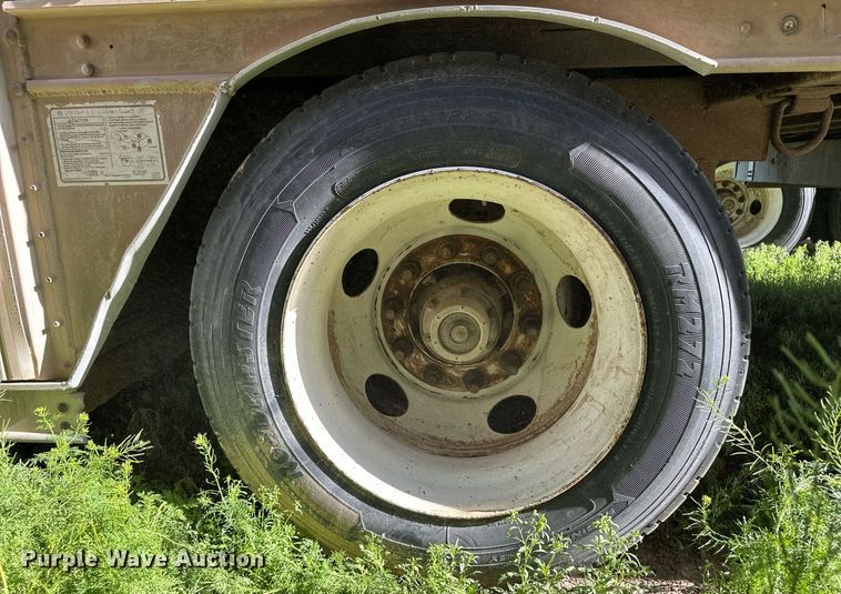 image for item EQ4698 2007 Barrett livestock trailer