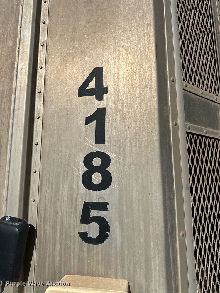 image for item EQ4698 2007 Barrett livestock trailer