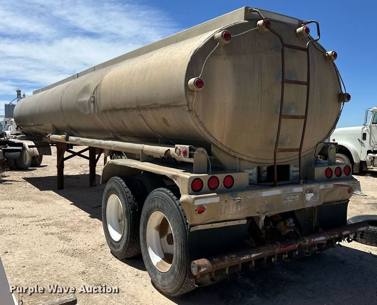 image for item EQ4702 1963 Fruehauf F2 tank trailer