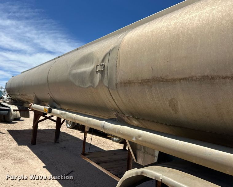 image for item EQ4702 1963 Fruehauf F2 tank trailer