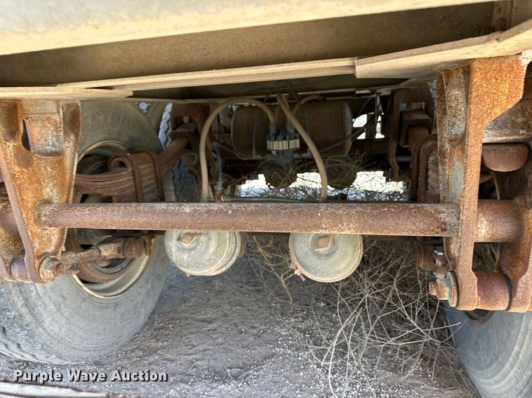 image for item EQ4702 1963 Fruehauf F2 tank trailer