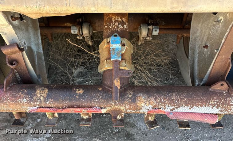 image for item EQ4702 1963 Fruehauf F2 tank trailer