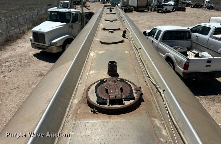 image for item EQ4702 1963 Fruehauf F2 tank trailer