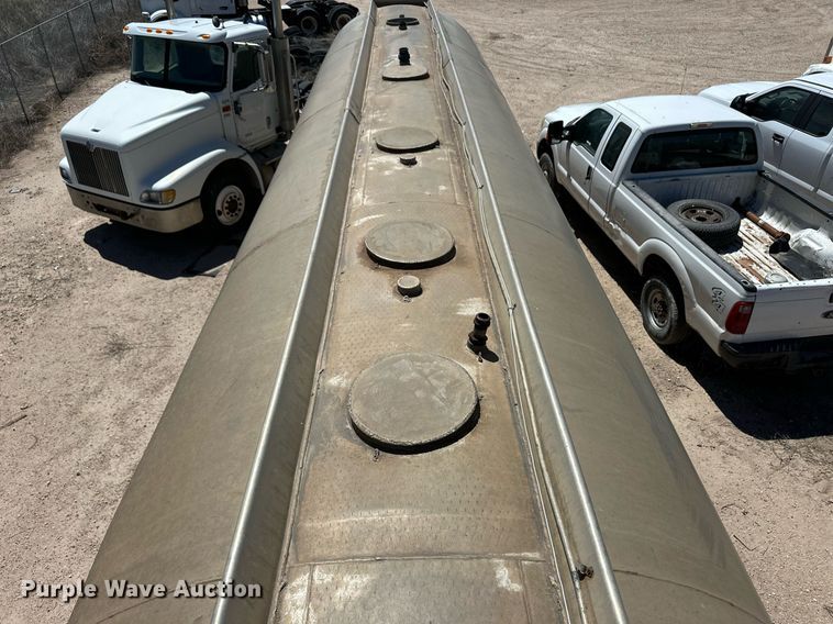 image for item EQ4702 1963 Fruehauf F2 tank trailer