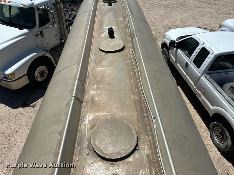 image for item EQ4702 1963 Fruehauf F2 tank trailer