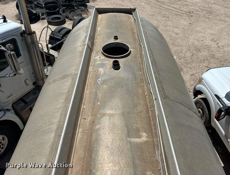 image for item EQ4702 1963 Fruehauf F2 tank trailer