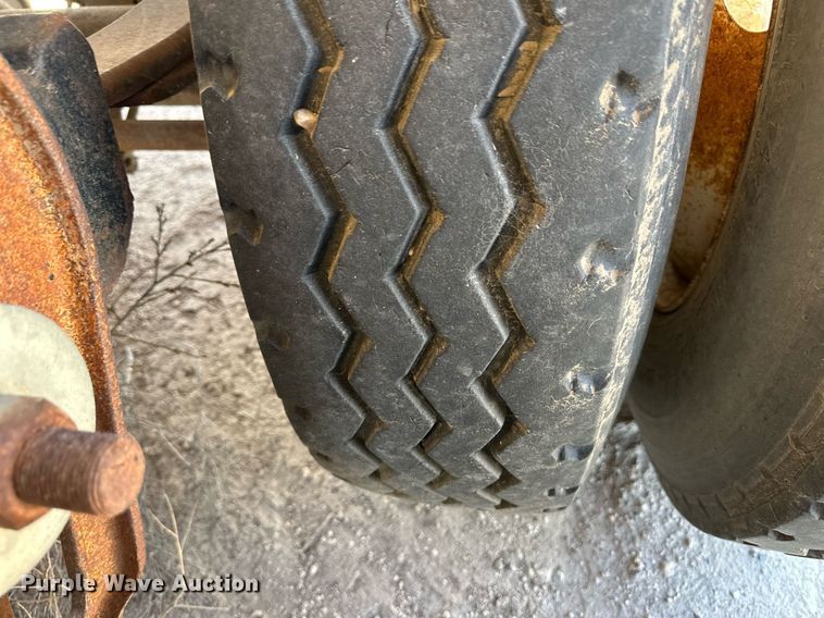 image for item EQ4702 1963 Fruehauf F2 tank trailer