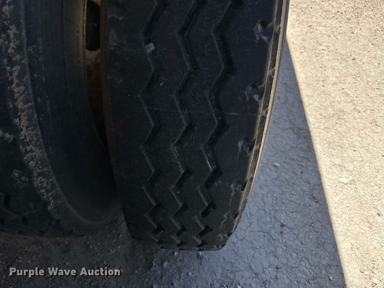 image for item EQ4702 1963 Fruehauf F2 tank trailer