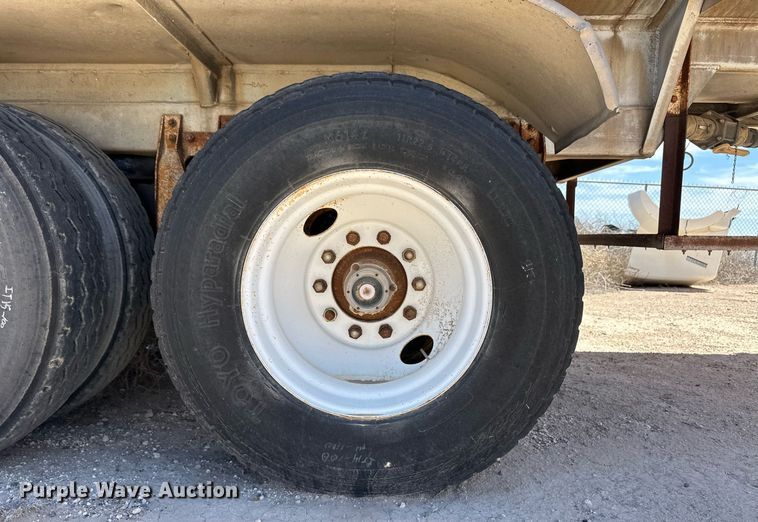 image for item EQ4702 1963 Fruehauf F2 tank trailer