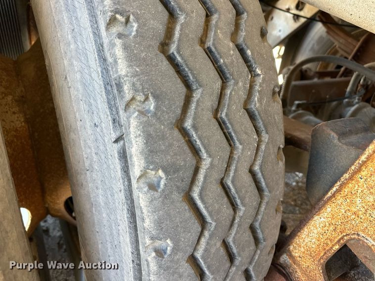 image for item EQ4702 1963 Fruehauf F2 tank trailer