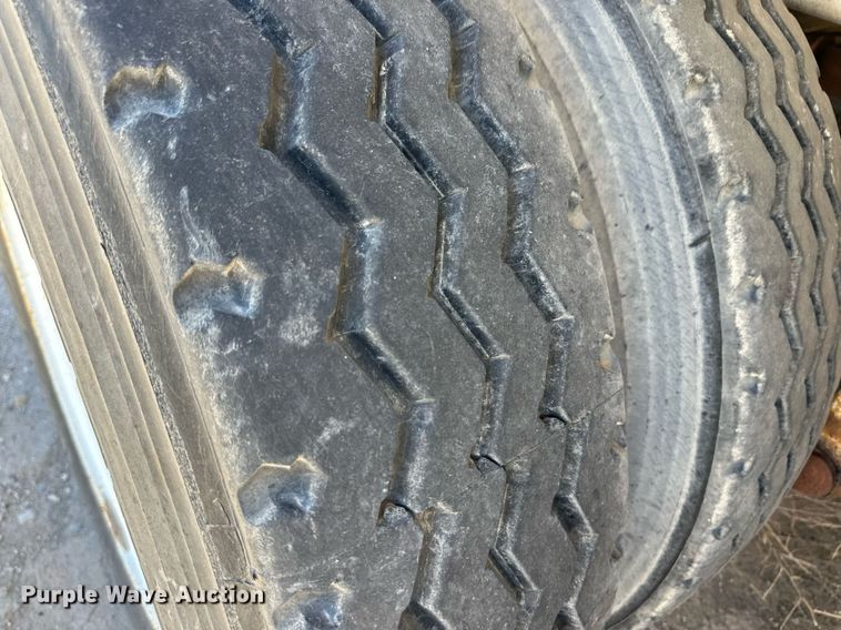 image for item EQ4702 1963 Fruehauf F2 tank trailer