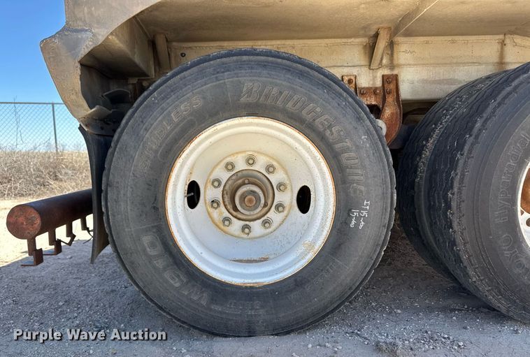 image for item EQ4702 1963 Fruehauf F2 tank trailer