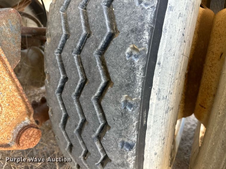 image for item EQ4702 1963 Fruehauf F2 tank trailer