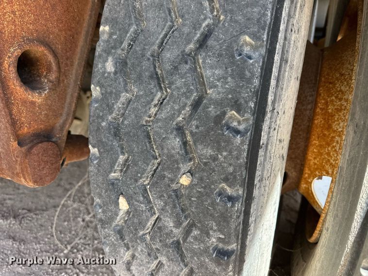 image for item EQ4702 1963 Fruehauf F2 tank trailer