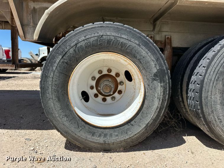 image for item EQ4702 1963 Fruehauf F2 tank trailer