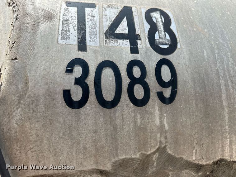 image for item EQ4702 1963 Fruehauf F2 tank trailer