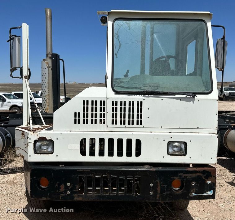 image for item EQ4703 2004 Ottowa 30 yard truck