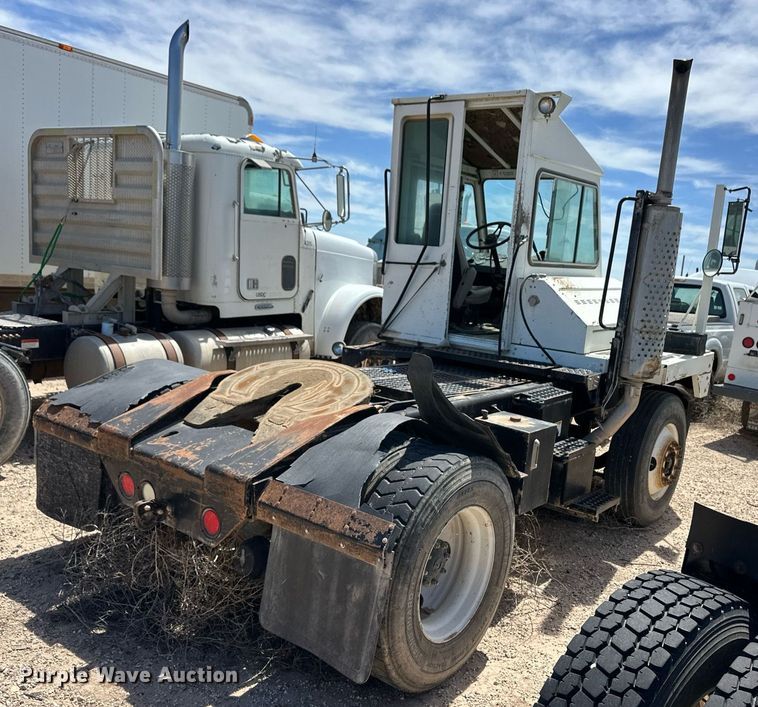 image for item EQ4703 2004 Ottowa 30 yard truck