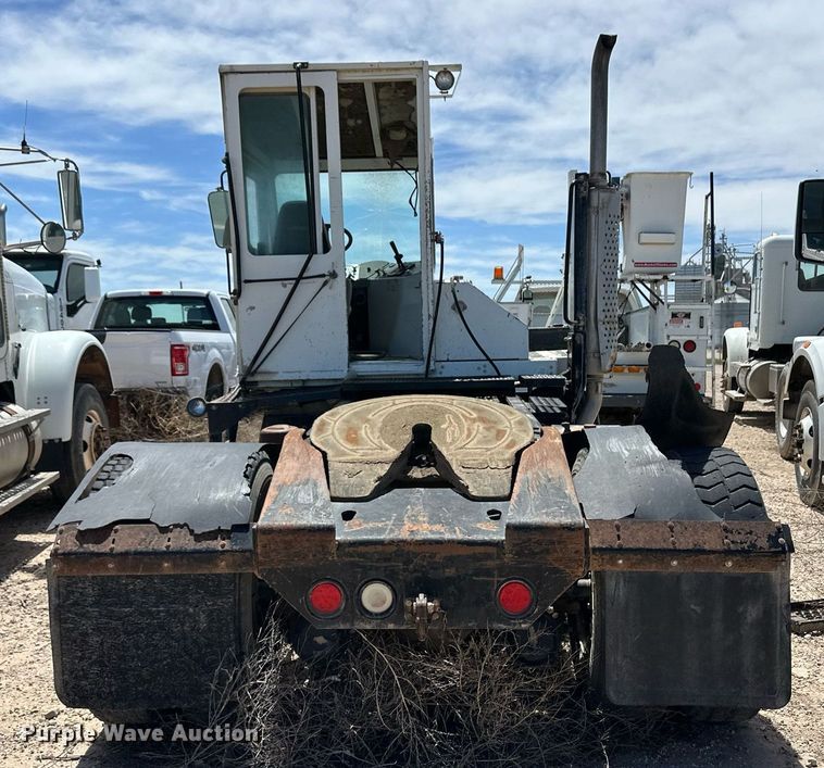 image for item EQ4703 2004 Ottowa 30 yard truck