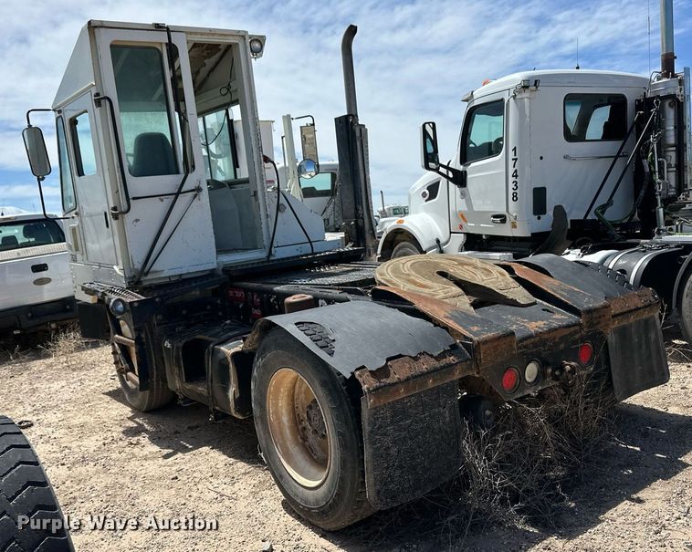 image for item EQ4703 2004 Ottowa 30 yard truck