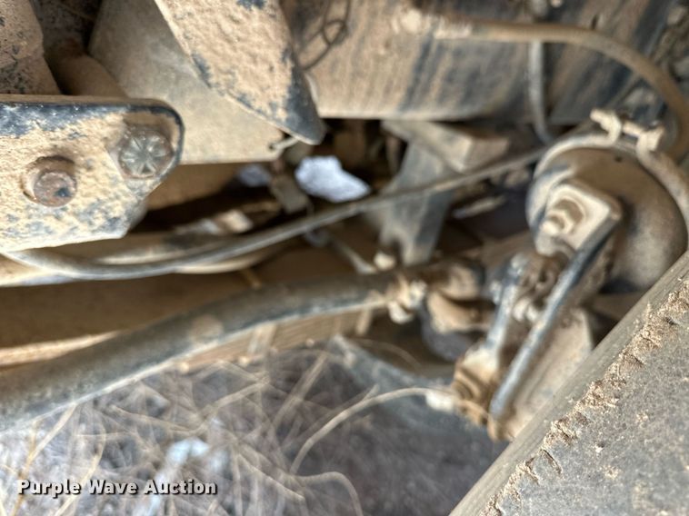 image for item EQ4703 2004 Ottowa 30 yard truck