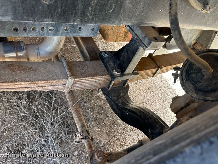 image for item EQ4703 2004 Ottowa 30 yard truck