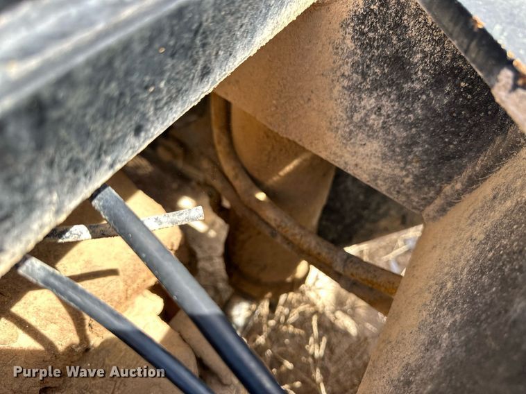 image for item EQ4703 2004 Ottowa 30 yard truck