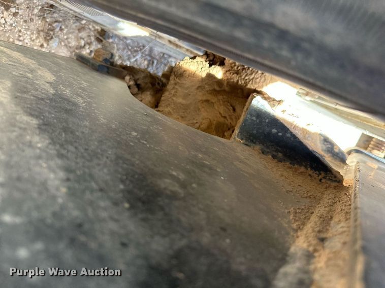 image for item EQ4703 2004 Ottowa 30 yard truck