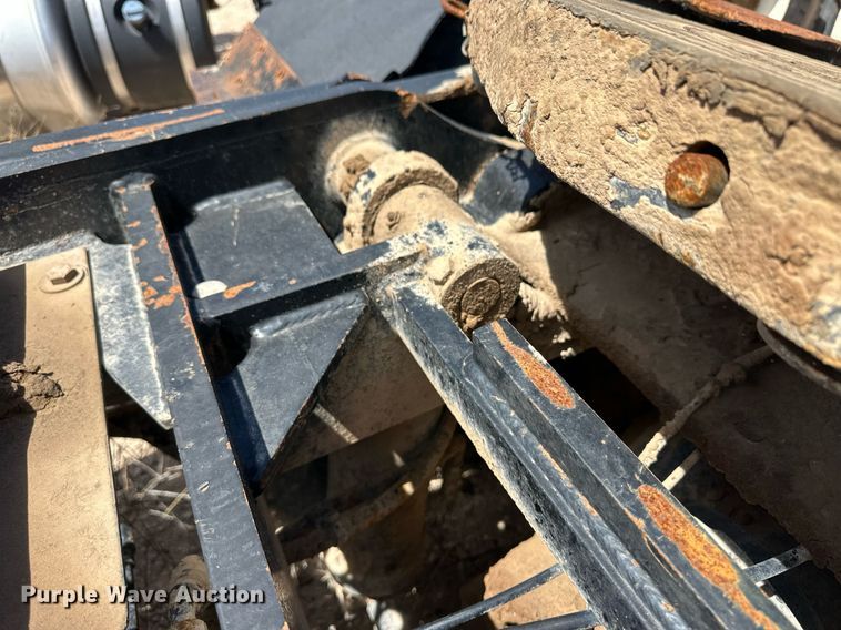 image for item EQ4703 2004 Ottowa 30 yard truck