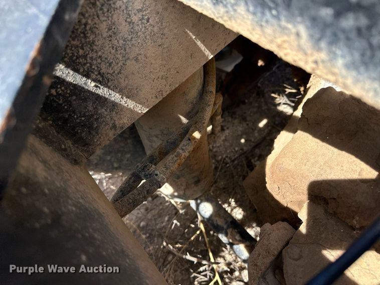 image for item EQ4703 2004 Ottowa 30 yard truck