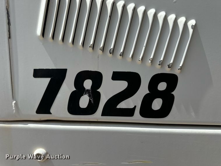 image for item EQ4703 2004 Ottowa 30 yard truck