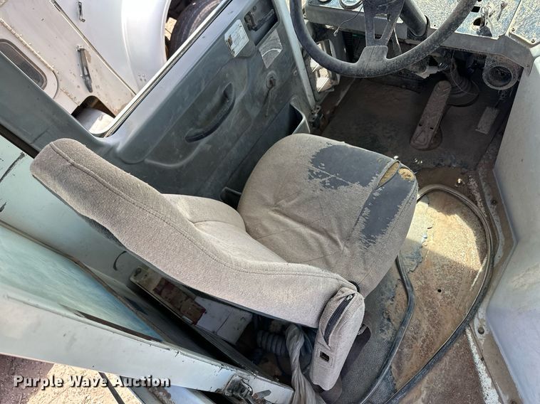 image for item EQ4703 2004 Ottowa 30 yard truck