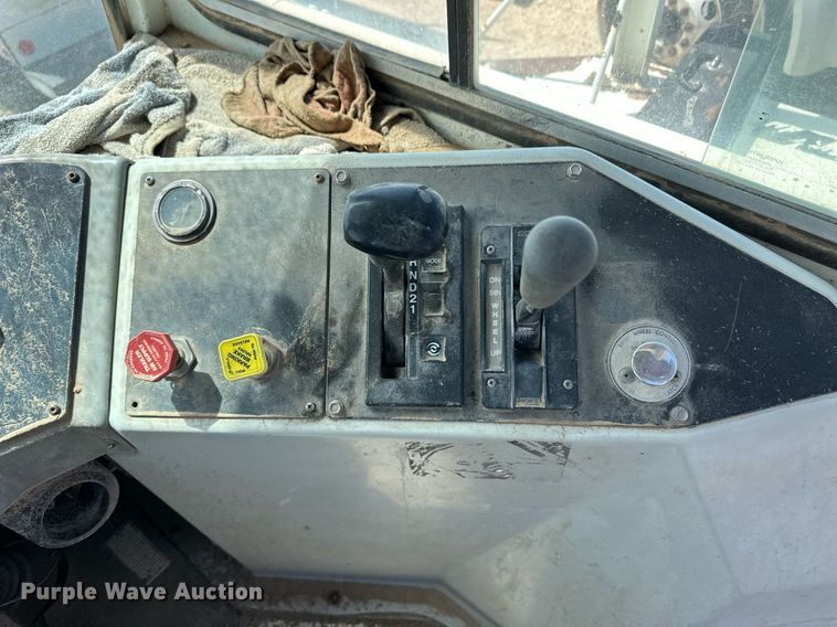 image for item EQ4703 2004 Ottowa 30 yard truck