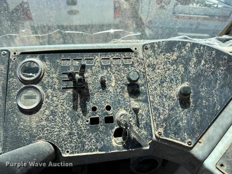 image for item EQ4703 2004 Ottowa 30 yard truck