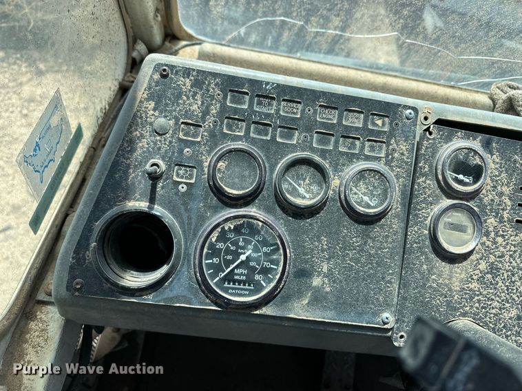 image for item EQ4703 2004 Ottowa 30 yard truck