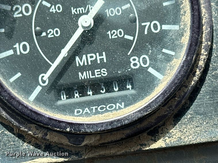 image for item EQ4703 2004 Ottowa 30 yard truck