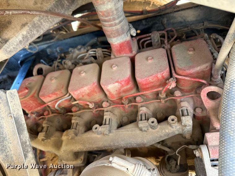 image for item EQ4703 2004 Ottowa 30 yard truck