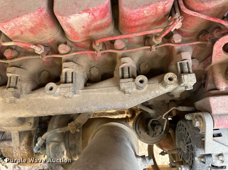 image for item EQ4703 2004 Ottowa 30 yard truck