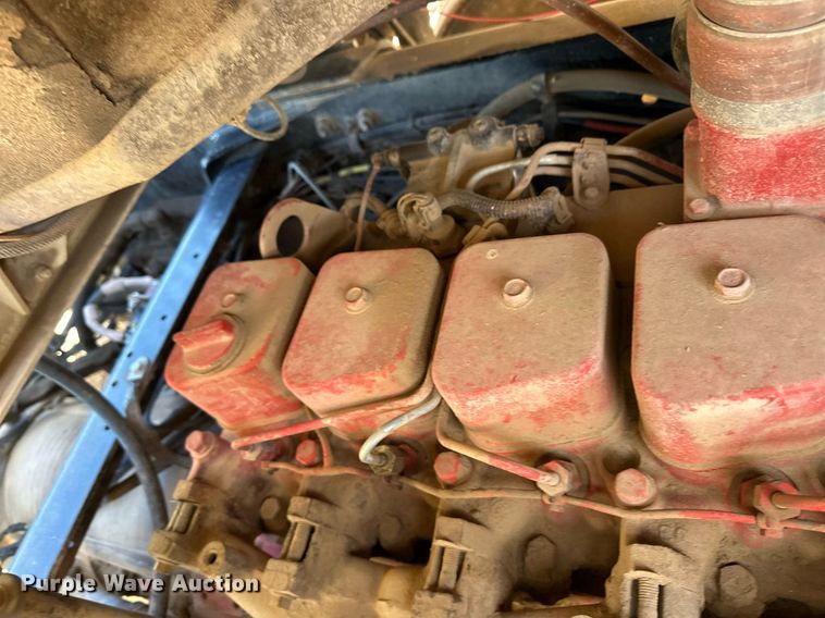 image for item EQ4703 2004 Ottowa 30 yard truck