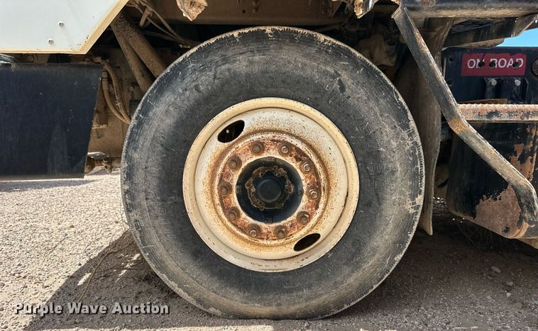 image for item EQ4703 2004 Ottowa 30 yard truck