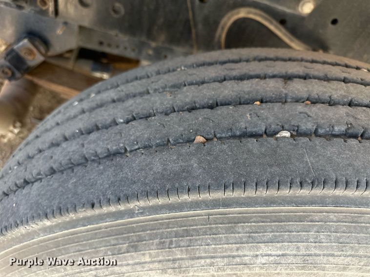 image for item EQ4703 2004 Ottowa 30 yard truck