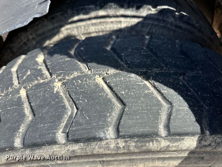 image for item EQ4703 2004 Ottowa 30 yard truck