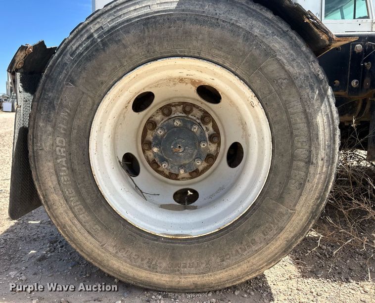 image for item EQ4703 2004 Ottowa 30 yard truck