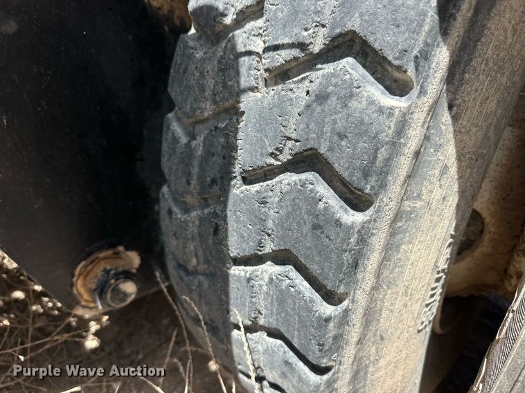 image for item EQ4703 2004 Ottowa 30 yard truck