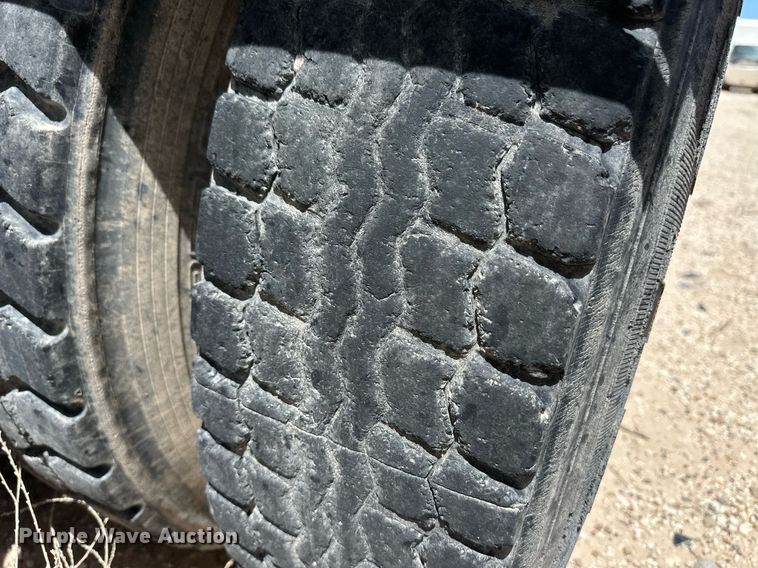 image for item EQ4703 2004 Ottowa 30 yard truck