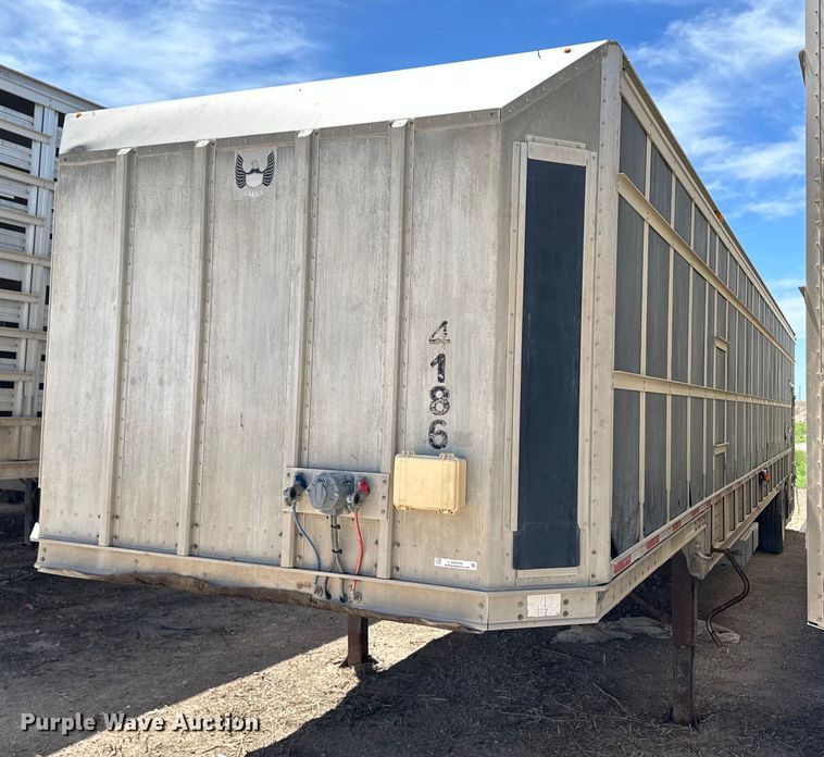 image for item EQ4704 2007 Barrett livestock trailer
